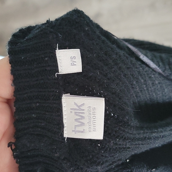 Twik back tie sweater - Picture 3 of 3